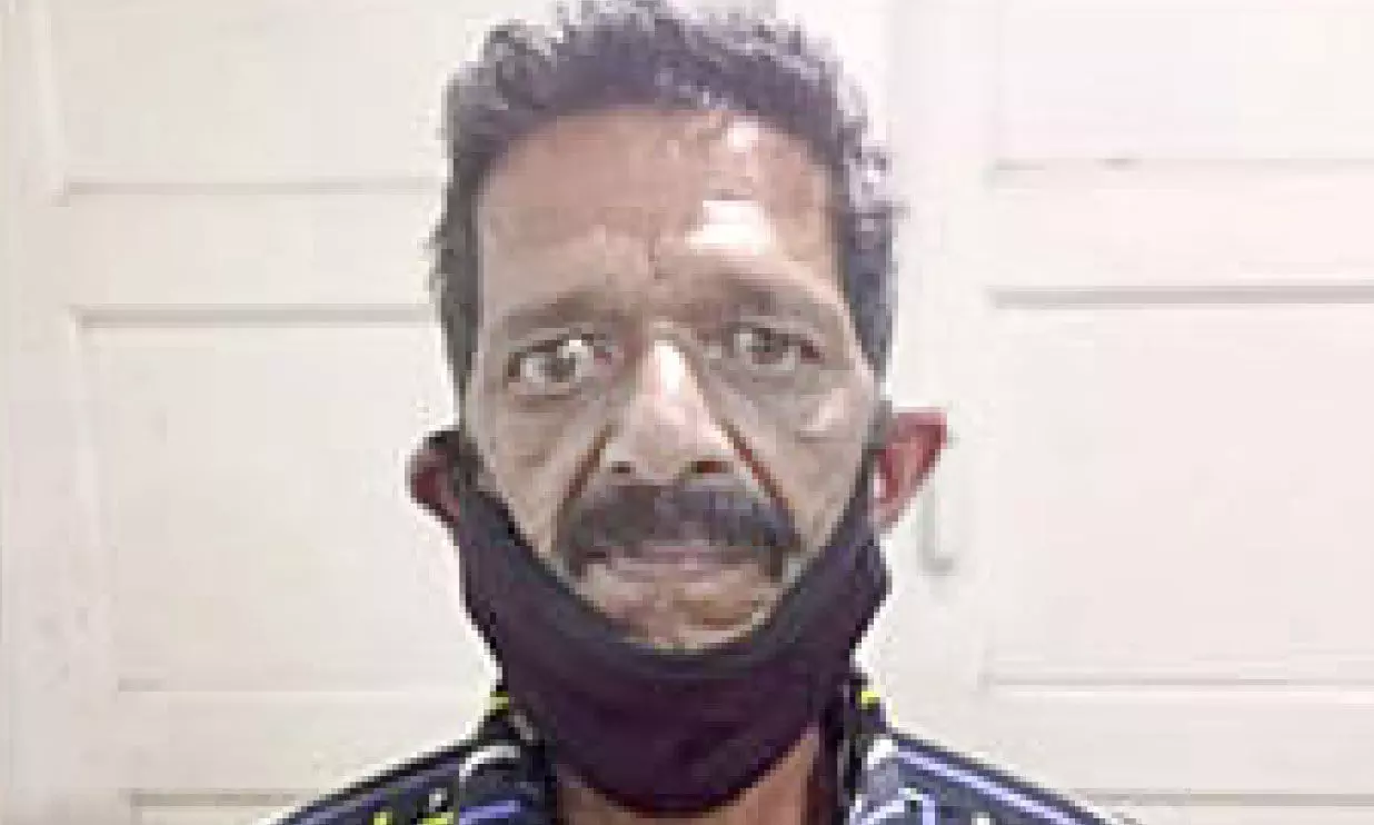 ബൈക്കിൽ കറങ്ങി അനധികൃത മദ്യവിൽപന: ഒരാൾ പിടിയിൽ ബൈക്കിൽ കറങ്ങി അനധികൃത മദ്യവിൽപന: ഒരാൾ പിടിയിൽ