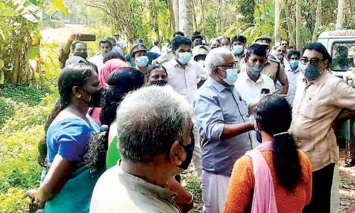 ജനകീയ പ്രതിഷേധം; പരപ്പനങ്ങാടിയിൽ  സിൽവർ ലൈൻ സർവേ കല്ലിടൽ മുടങ്ങി