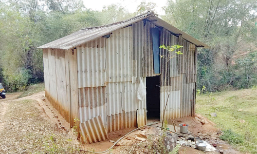 അംഗൻവാടിയിൽ കുരുന്നുകൾ ഉരുകിയൊലിക്കുന്നു