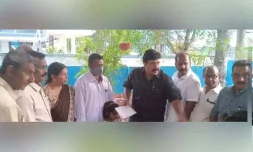 ധന സഹായം കൈമാറി