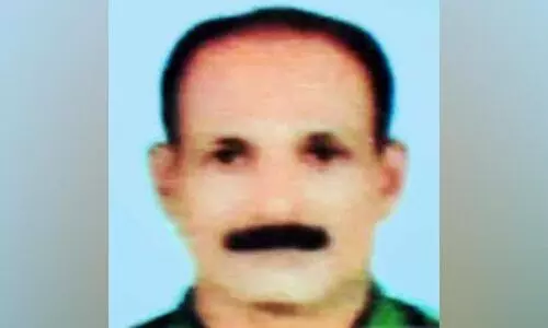 വീട് ജപ്തിയിലായി; സുഹൃത്തിന്‍റെ വീട്ടുമുറ്റത്ത് ഓട്ടോ ഡ്രൈവർ ജീവനൊടുക്കി