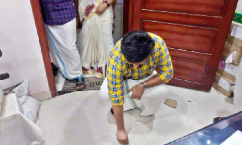 ആശുപത്രി വൃത്തിഹീനം; ഗണേഷ്കുമാർ എം.എല്‍.എയുടെ നേതൃത്വത്തിൽ വൃത്തിയാക്കി