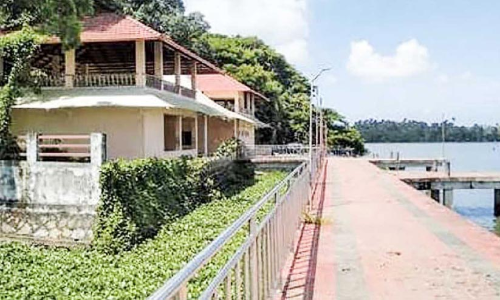 അരൂരിന്‍റെ തീരത്തടുക്കാതെ കായൽ ടൂറിസം