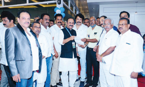 വി.​ഡി. സ​തീ​ശ​നു​മാ​യി ക​ർ​ണാ​ട​ക യു.​ഡി.​എ​ഫ് ഭാ​ര​വാ​ഹി​ക​ൾ കൂ​ടി​ക്കാ​ഴ്ച ന​ട​ത്തി