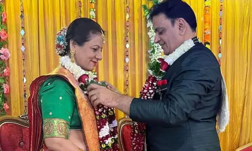 പോരാളിയാണ് എൻെറ അമ്മ, കാൻസർ അതിജീവിച്ച് 52ൽ വീണ്ടും വിവാഹിതയായി -ഹൃദയം തൊടുന്ന കുറിപ്പുമായി മകൻ