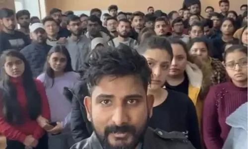 യുദ്ധത്തിനു നടുവിൽ സുമിയിലെ​ വിദ്യാർഥികൾ