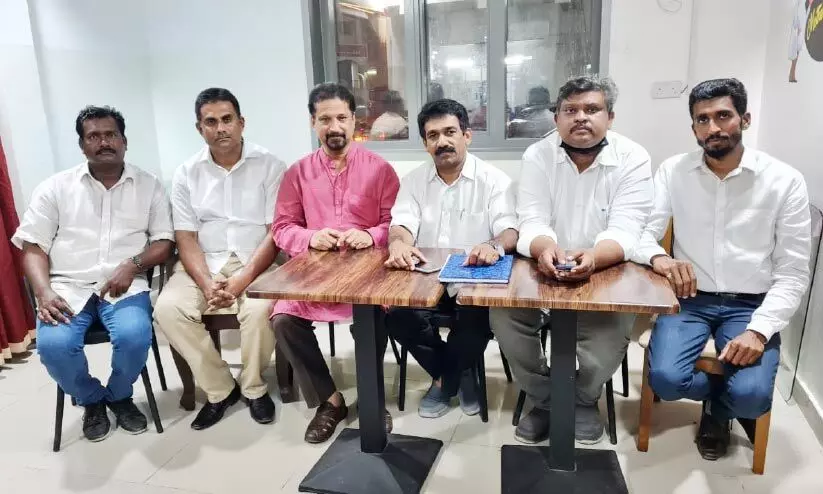 ഒ.ഐ.സി.സി-എം.പി.സി.സി ചർച്ച നടത്തി ഒ.ഐ.സി.സി-എം.പി.സി.സി ചർച്ച നടത്തി