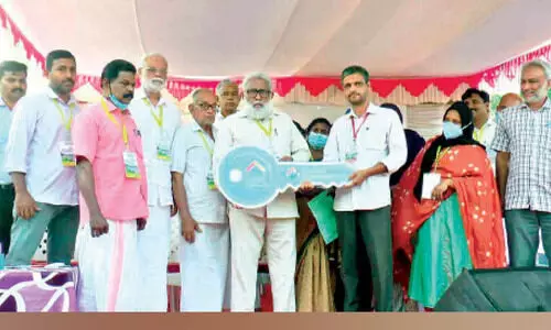 karuvarakund peoples village