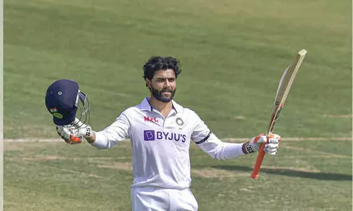 ഇന്ത്യ-ശ്രീലങ്ക ടെസ്റ്റ്; രവീന്ദ്ര ജദേജക്ക് സെഞ്ച്വറി; ഇന്ത്യ മികച്ച സ്കോറിലേക്ക് ഇന്ത്യ-ശ്രീലങ്ക ടെസ്റ്റ്; രവീന്ദ്ര ജദേജക്ക് സെഞ്ച്വറി; ഇന്ത്യ മികച്ച സ്കോറിലേക്ക്