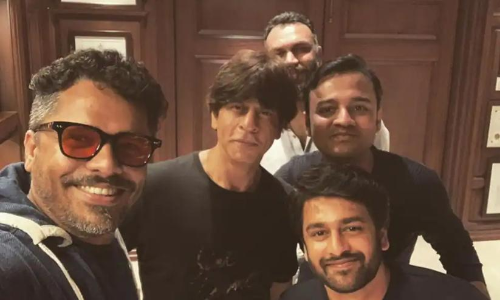 ആഷിഖ് അബുവും ഷാരുഖ് ഖാനും ഒന്നിക്കുന്നു?; അണിയറയിൽ ഒരുങ്ങുന്നത് ത്രില്ലർ