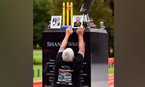 വിട, വോൺ; മെൽബണിലെ സതേൺ സ്റ്റാൻഡ്   ഇനി ഷെയ്ൻ വോൺ സ്റ്റാൻഡ്