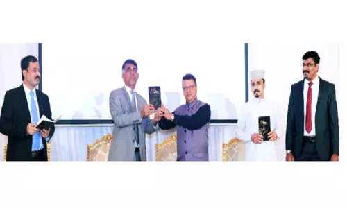 ഖ​ദീ​ജ നാ​ഫി​ല​യു​ടെ ദ ​ഫി​ഫ്റ്റീ​ൻ ഡേ​യ്സ് ടു ​കൗ​ണ്ട് പു​സ്ത​കം പ്ര​കാ​ശ​നം ചെ​യ്തു