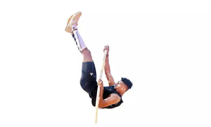 സീനിയർ അത്ലറ്റിക് മീറ്റിന് തുടക്കം; പാ​ല​ക്കാ​ടി​​െൻറ   മു​ന്നേ​റ്റം