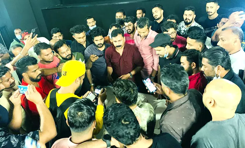 മമ്മൂട്ടി ചിത്രം ഭീഷ്മ പർവത്തിന് സൗദിയിലും വൻ വരവേൽപ് മമ്മൂട്ടി ചിത്രം ഭീഷ്മ പർവത്തിന് സൗദിയിലും വൻ വരവേൽപ്