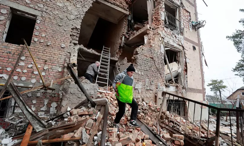 നാറ്റോയുടെ കൂടുതൽ സഹായം തേടി യുക്രെയ്ൻ; നാറ്റോയുമായും യുദ്ധത്തിന് തയാറെന്ന് പുടിൻ നാറ്റോയുടെ കൂടുതൽ സഹായം തേടി യുക്രെയ്ൻ; നാറ്റോയുമായും യുദ്ധത്തിന് തയാറെന്ന് പുടിൻ