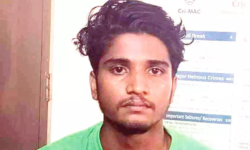 സൗഹൃദം നടിച്ച് പെൺകുട്ടികളെ പീഡിപ്പിച്ച യുവാവ് പിടിയിൽ സൗഹൃദം നടിച്ച് പെൺകുട്ടികളെ പീഡിപ്പിച്ച യുവാവ് പിടിയിൽ