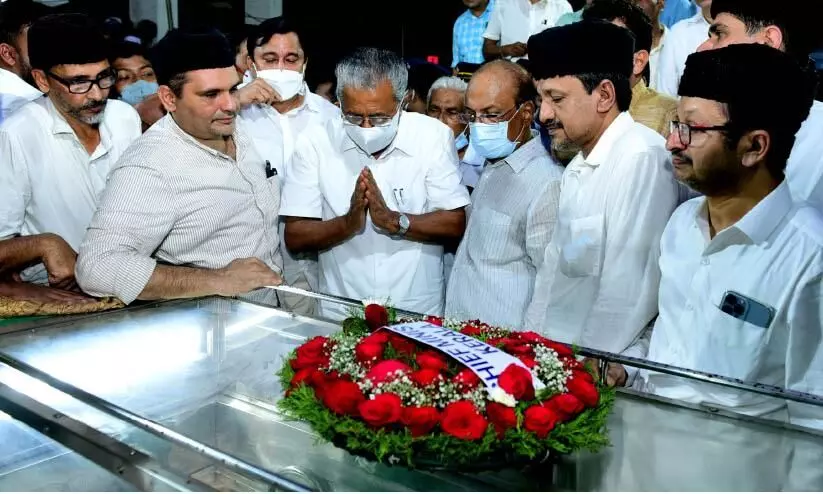 pinarayi vijayan at hyderali thangal pinarayi vijayan at hyderali thangal