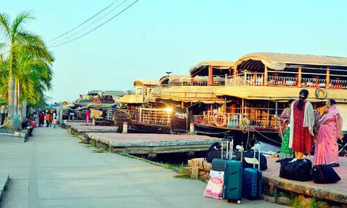 അനധികൃത ഹൗസ് ബോട്ടുകൾക്ക് പൂട്ടിടാൻ തുറമുഖ വകുപ്പ് അനധികൃത ഹൗസ് ബോട്ടുകൾക്ക് പൂട്ടിടാൻ തുറമുഖ വകുപ്പ്