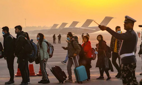 ബോംബാക്രമണം രൂക്ഷമായ സുമിയിൽ കുടുങ്ങിയത് 700 ഇന്ത്യൻ വിദ്യാർഥികൾ; രക്ഷിക്കുന്നതിൽ ശ്രദ്ധ കേന്ദ്രീകരിക്കുമെന്ന് കേന്ദ്ര സർക്കാർ