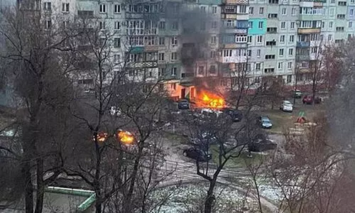 എങ്ങുമെത്താതെ വെടിനിർത്തൽ; മരിയുപോളിൽ ഒഴിപ്പിച്ചത് 300 പേരെ മാത്രം എങ്ങുമെത്താതെ വെടിനിർത്തൽ; മരിയുപോളിൽ ഒഴിപ്പിച്ചത് 300 പേരെ മാത്രം