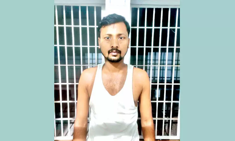 Inter state worker arrested with counterfeit notes