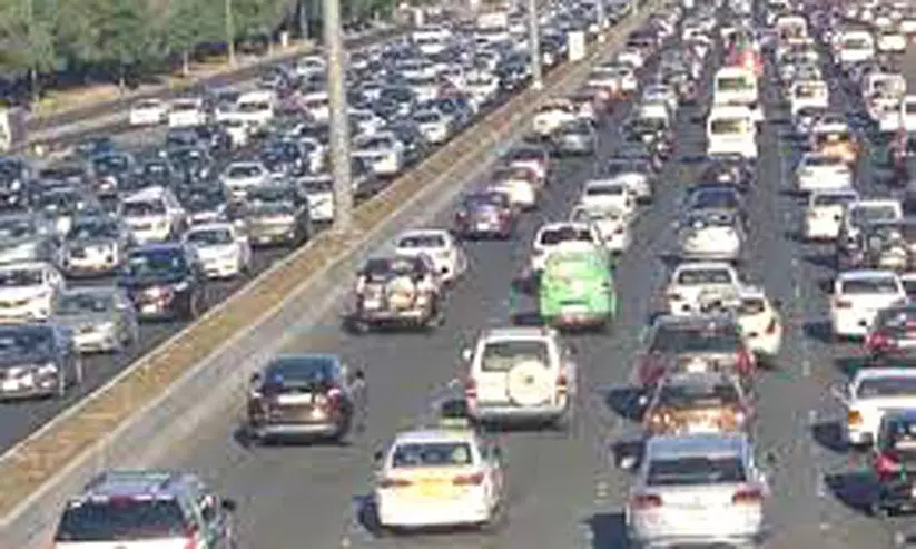 സ്കൂൾ തുറന്നു; ഗതാഗതക്കുരുക്ക് രൂക്ഷം സ്കൂൾ തുറന്നു; ഗതാഗതക്കുരുക്ക് രൂക്ഷം