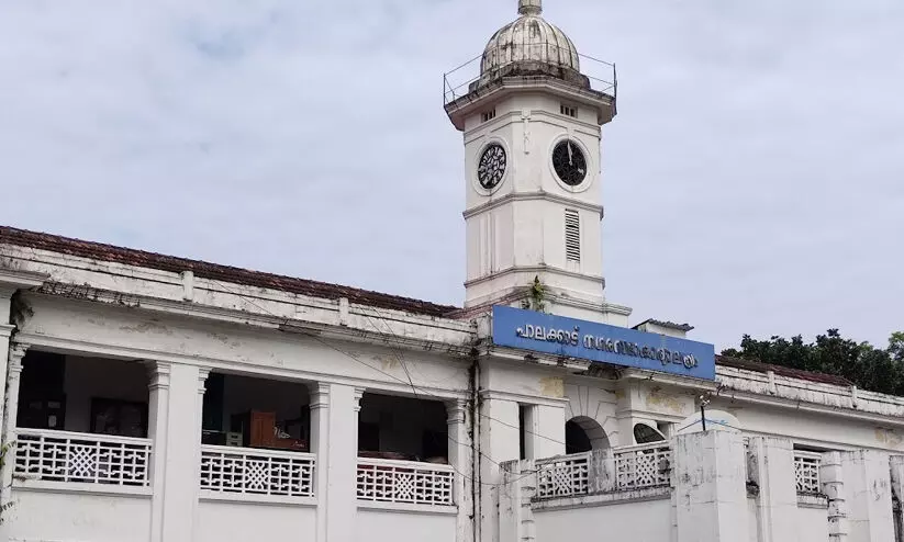 പാലക്കാട്​ നഗരസഭ യോഗത്തിൽ കൈയാങ്കളി; വനിത കൗൺസിലർക്ക്​ മർദനം