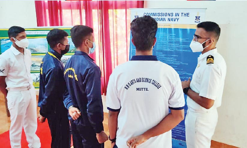 അ​വ​സ​ര​ങ്ങ​ൾ പ​രി​ച​യ​പ്പെ​ടു​ത്തി വ്യോ​മ, നാ​വി​ക സേ​ന​ക​ൾ