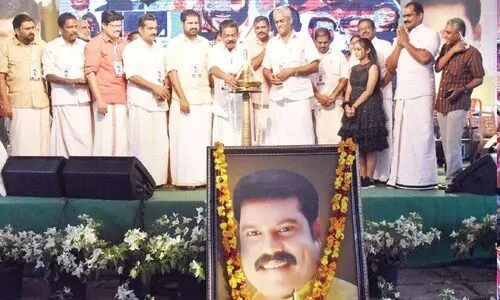 നി​റ​വാ​ർ​ന്ന പാ​ട്ടോ​ർ​മ​യി​ൽ ക​ലാ​ഭ​വ​ൻ മ​ണി