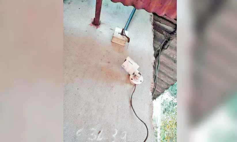 പന്തിരിക്കരയിൽ സാമൂഹിക വിരുദ്ധർ കട ആക്രമിച്ചു പന്തിരിക്കരയിൽ സാമൂഹിക വിരുദ്ധർ കട ആക്രമിച്ചു