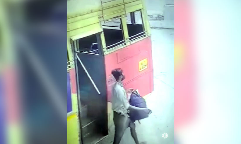 കോഴിക്കോട് കെ.എസ്.ആർ.ടി.സി ബസ് സ്റ്റാൻഡ് കവർച്ചക്കാരുടെ താവളം; കണ്ടക്ടർമാരടക്കം ഇരകൾ കോഴിക്കോട് കെ.എസ്.ആർ.ടി.സി ബസ് സ്റ്റാൻഡ് കവർച്ചക്കാരുടെ താവളം; കണ്ടക്ടർമാരടക്കം ഇരകൾ