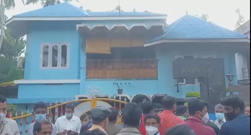 വർക്കലയിൽ തീ പടർന്ന വീടിനുള്ളവർ മരിച്ചത് പുക ശ്വസിച്ച്; ഐ.ജി നിശാന്തിനി അന്വേഷിക്കും വർക്കലയിൽ തീ പടർന്ന വീടിനുള്ളവർ മരിച്ചത് പുക ശ്വസിച്ച്; ഐ.ജി നിശാന്തിനി അന്വേഷിക്കും