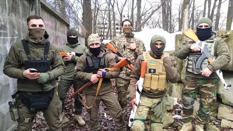 സായ് നികേഷ് യുക്രെയ്ൻ സൈനികരോടൊപ്പം