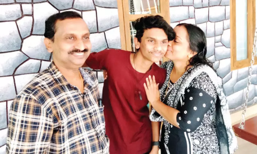 ദുരിതപർവം താണ്ടി യുദ്ധമുഖത്തുനിന്ന് രേഹനെത്തി ദുരിതപർവം താണ്ടി യുദ്ധമുഖത്തുനിന്ന് രേഹനെത്തി