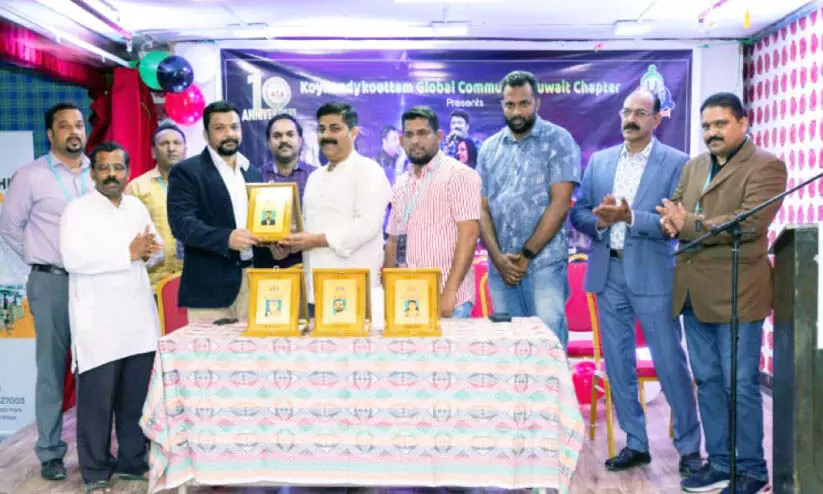 ആരോഗ്യപ്രവർത്തകരെ ആദരിച്ച് കൊയിലാണ്ടിക്കൂട്ടം ആരോഗ്യപ്രവർത്തകരെ ആദരിച്ച് കൊയിലാണ്ടിക്കൂട്ടം