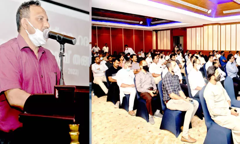 ഹൈ​ദ​ര​ലി ശി​ഹാ​ബ് ത​ങ്ങ​ളെ സ​ർ​വ​ക​ക്ഷി യോ​ഗം അ​നു​സ്മ​രി​ച്ചു