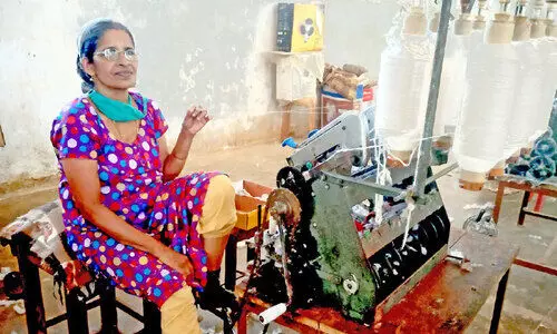 ഖാദി നൂൽനൂൽപ്പിൽ മൂന്നരപ്പതിറ്റാണ്ട് പിന്നിട്ട് രമ