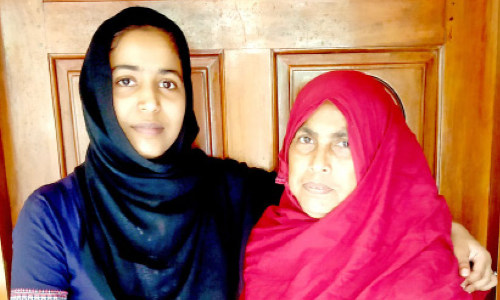 വീട്ടിലെത്തിയിട്ടും റഫ്നക്ക് ഭീതി മാറിയിട്ടില്ല വീട്ടിലെത്തിയിട്ടും റഫ്നക്ക് ഭീതി മാറിയിട്ടില്ല