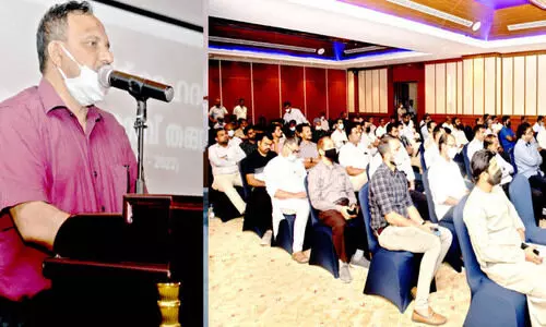 ഹൈ​ദ​ര​ലി ശി​ഹാ​ബ് ത​ങ്ങ​ളെ സ​ർ​വ​ക​ക്ഷി യോ​ഗം അ​നു​സ്മ​രി​ച്ചു