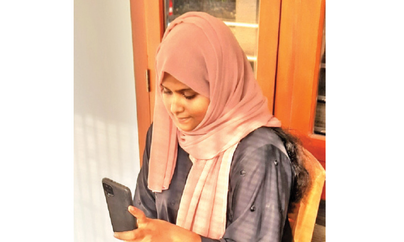 യുദ്ധഭൂമിയിൽനിന്ന് ഫാത്തിമ നസ്റീന് നാടിന്റെ തണലിലെത്തി യുദ്ധഭൂമിയിൽനിന്ന് ഫാത്തിമ നസ്റീന് നാടിന്റെ തണലിലെത്തി