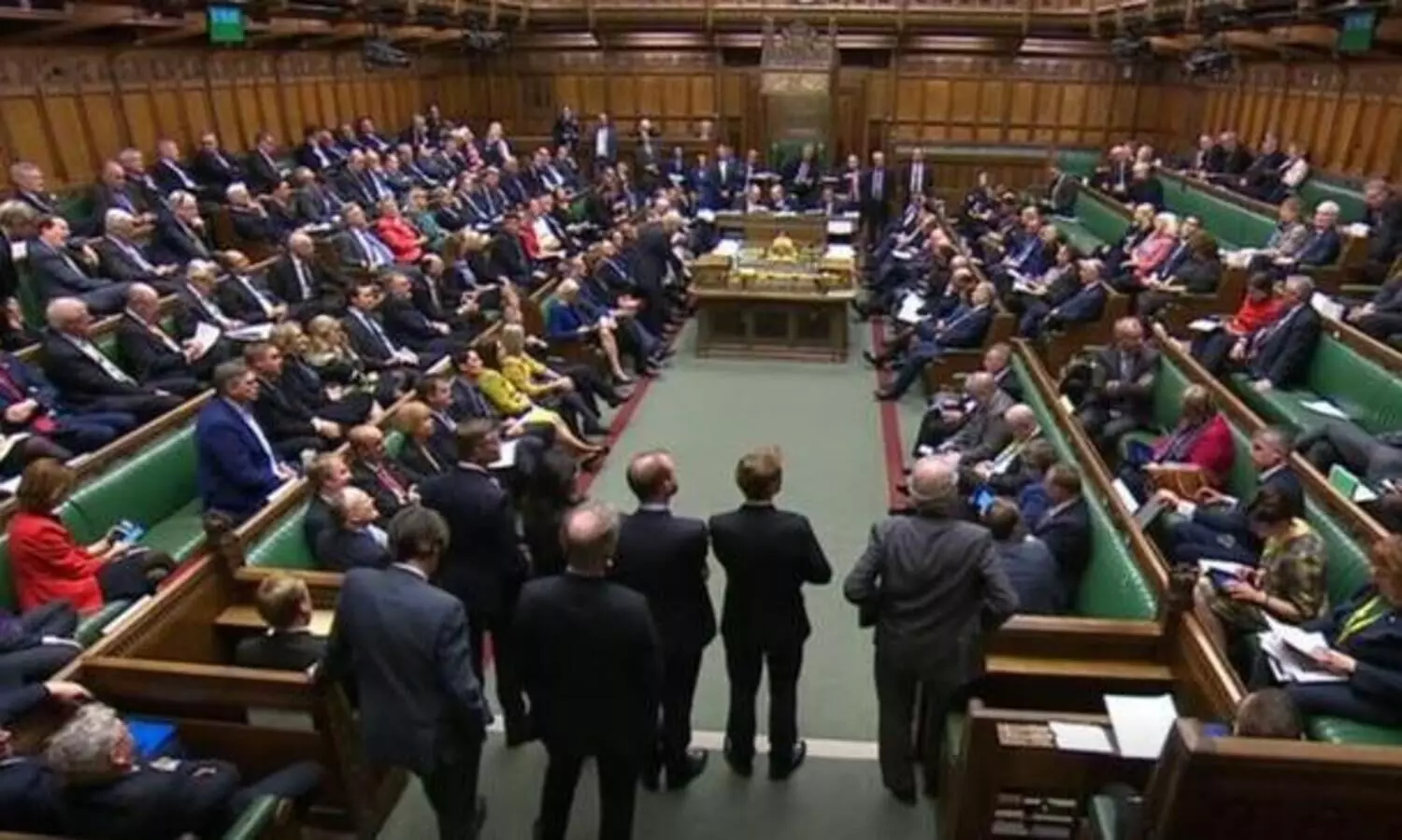 റഷ്യൻ വിമാനം ബ്രിട്ടന്റെ  വ്യോമമേഖലയിലൂടെ പറന്നാൽ ക്രിമിനൽ കുറ്റം; റഷ്യൻ പതാക നിരോധിച്ചു