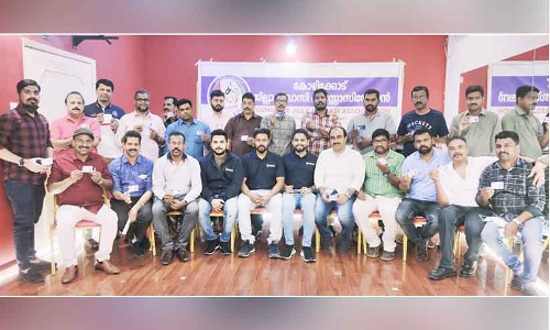 കോഴിക്കോട് ജില്ല പ്രവാസി അസോസിയേഷൻ അംഗത്വ കാർഡ് വിതരണം ചെയ്തു