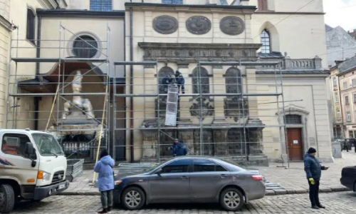 യുക്രെയ്ൻ ജനത തിരക്കിലാണ്, പിറന്ന നാടിന്റെ പൈതൃകം കാക്കാൻ