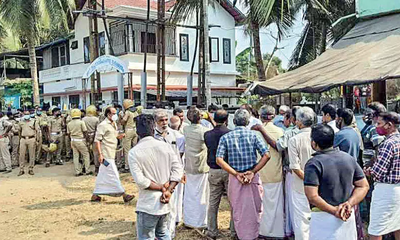 സിൽവർലൈൻ: കല്ലിടൽ സജീവം, പ്രതിഷേധം ശക്തം