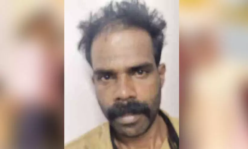 അയൽവാസിയെ തലക്കടിച്ച് കൊലപ്പെടുത്താൻ ശ്രമം; പ്രതി പിടിയിൽ അയൽവാസിയെ തലക്കടിച്ച് കൊലപ്പെടുത്താൻ ശ്രമം; പ്രതി പിടിയിൽ
