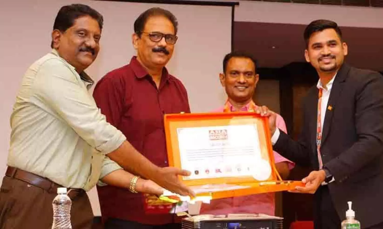 ആഴത്തിലുള്ള സന്ദേശവുമായി പൊളിറ്റിക്കൽ കറക്ട്നസ് ഏഷ്യൻ ബുക്സ് ഓഫ് റെക്കോർഡ്സിൽ