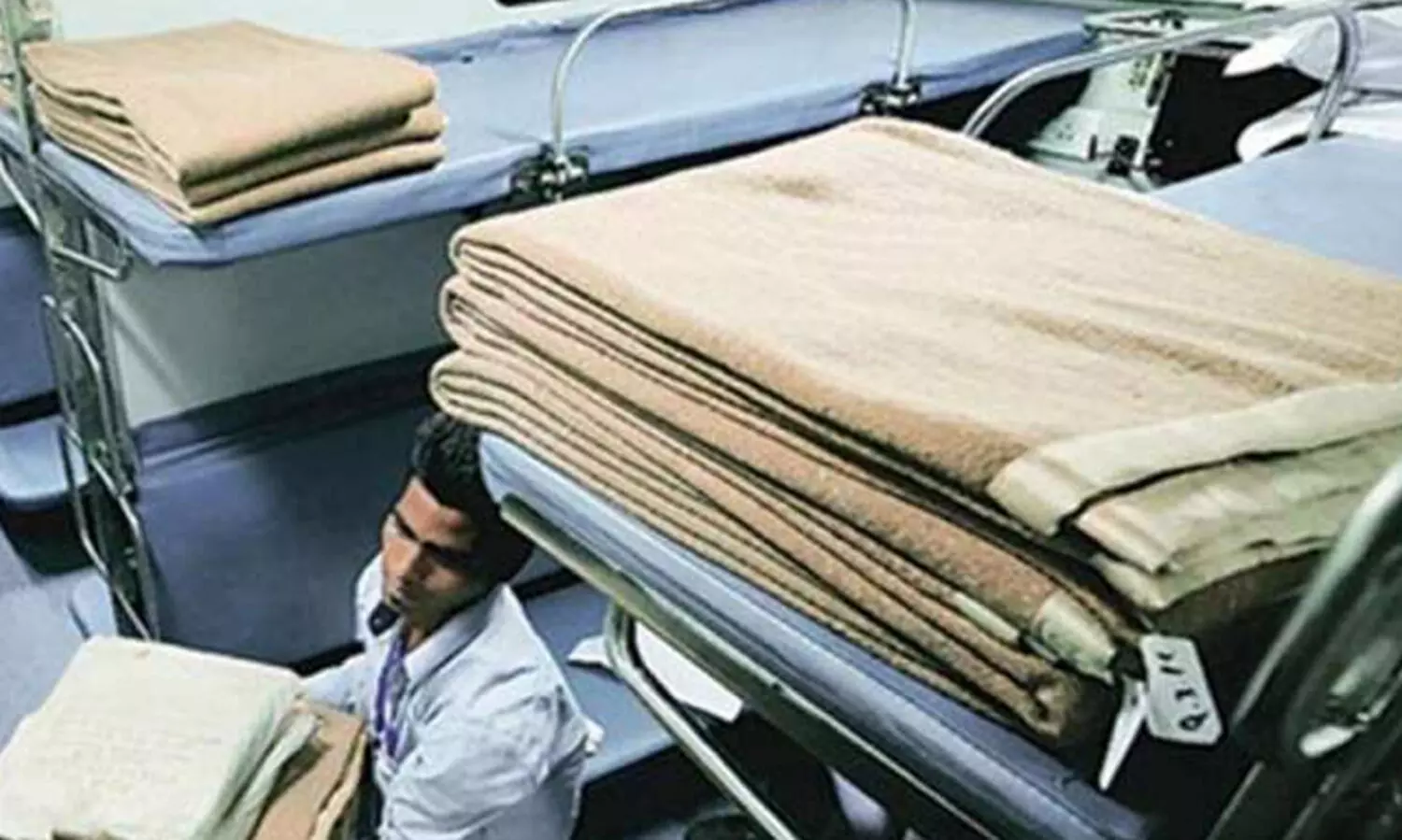 ട്രെയ്നിൽ പുതപ്പ് നൽകുന്നത് പുനരാരംഭിക്കുന്നു