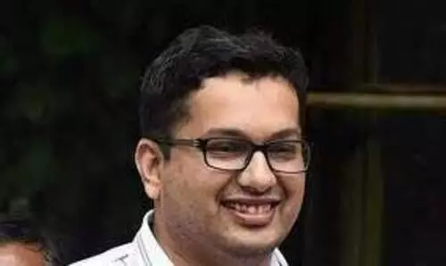 ഉത്പൽ പരീക്കർ പനാജിയിൽ മുന്നിൽ; ഗോവയിൽ  മുഖ്യമന്ത്രി പിന്നിൽ