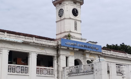 പാ​ല​ക്കാ​ട്ട് കാ​മ​റ സ്ഥാ​പി​ക്കു​ന്ന​തി​ൽ ക്ര​മ​ക്കേ​ടെ​ന്ന്​ പ്ര​തി​പ​ക്ഷം; ത​ട്ടി​പ്പെ​ന്ന്​ ഭ​ര​ണ​പ​ക്ഷം