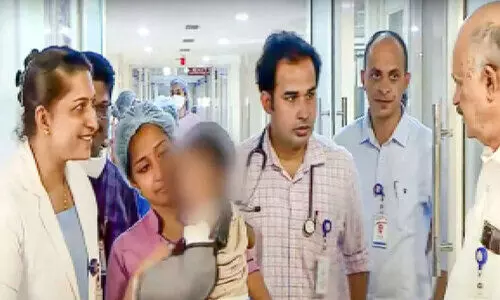 നിറപുഞ്ചിരിയോടെ അവൾ മടങ്ങി; ജീവിതത്തിലേക്ക്